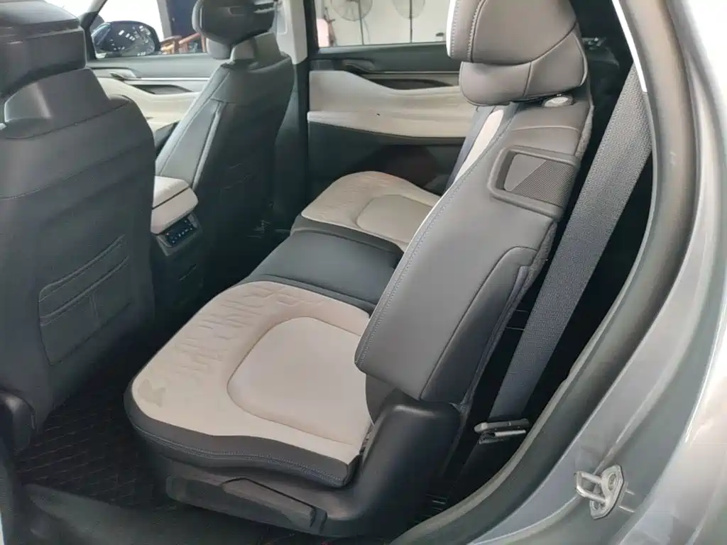 Ford Edge — фото 17