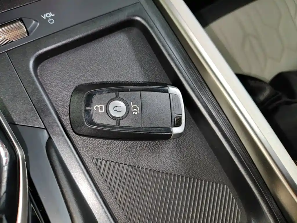 Ford Edge — фото 9