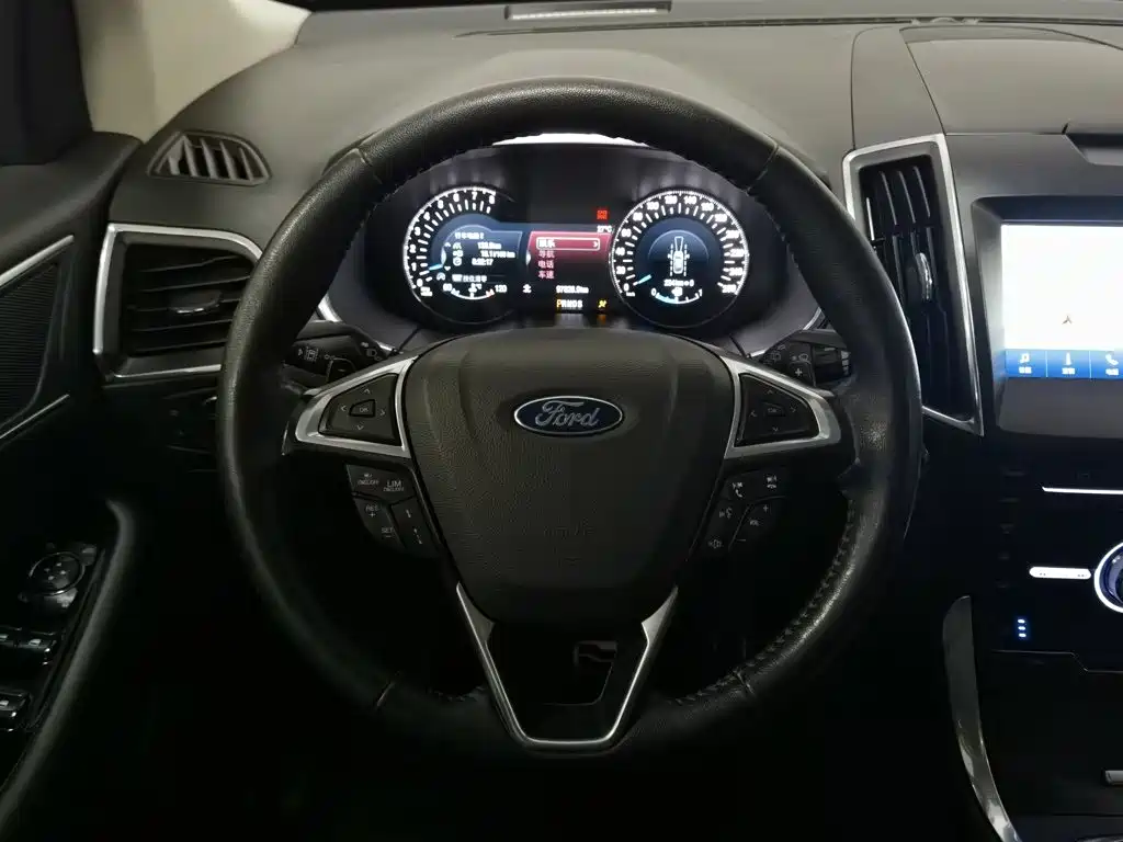 Ford Edge — фото 11