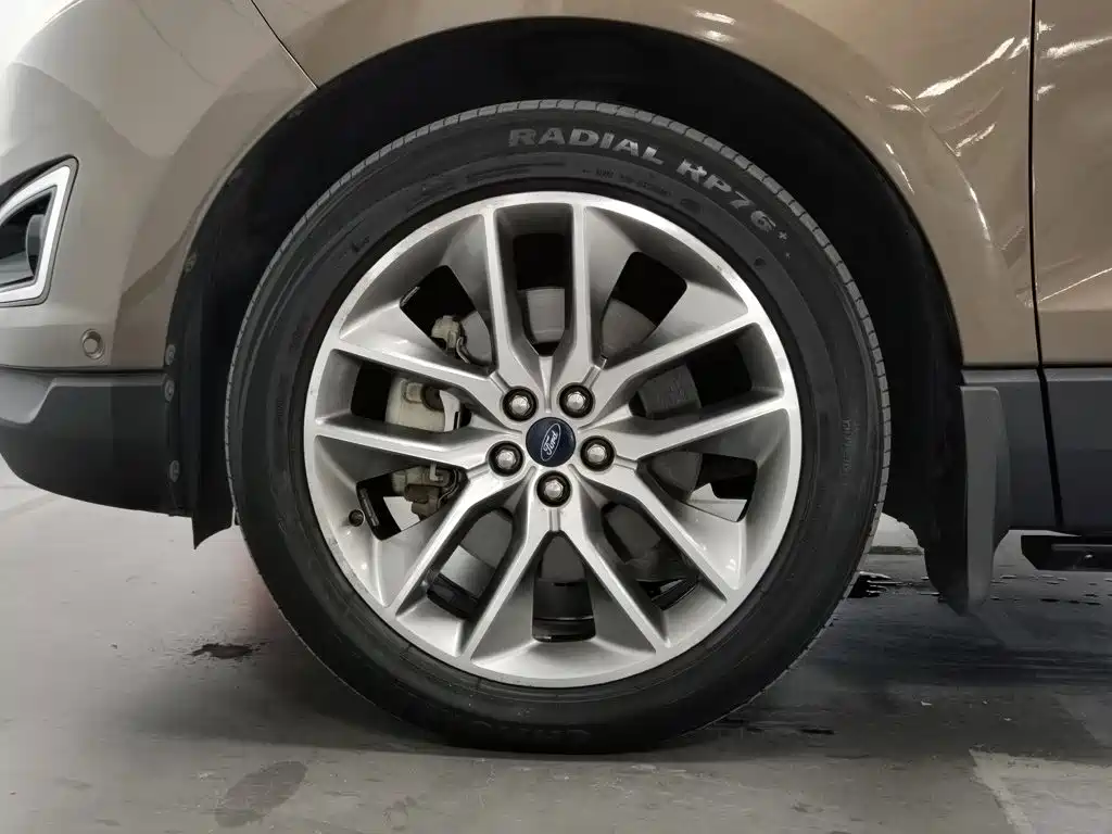 Ford Edge — фото 17