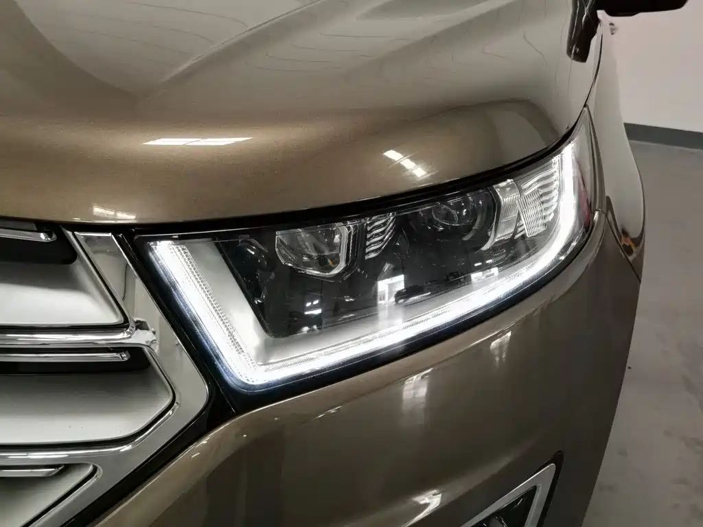 Ford Edge — фото 7