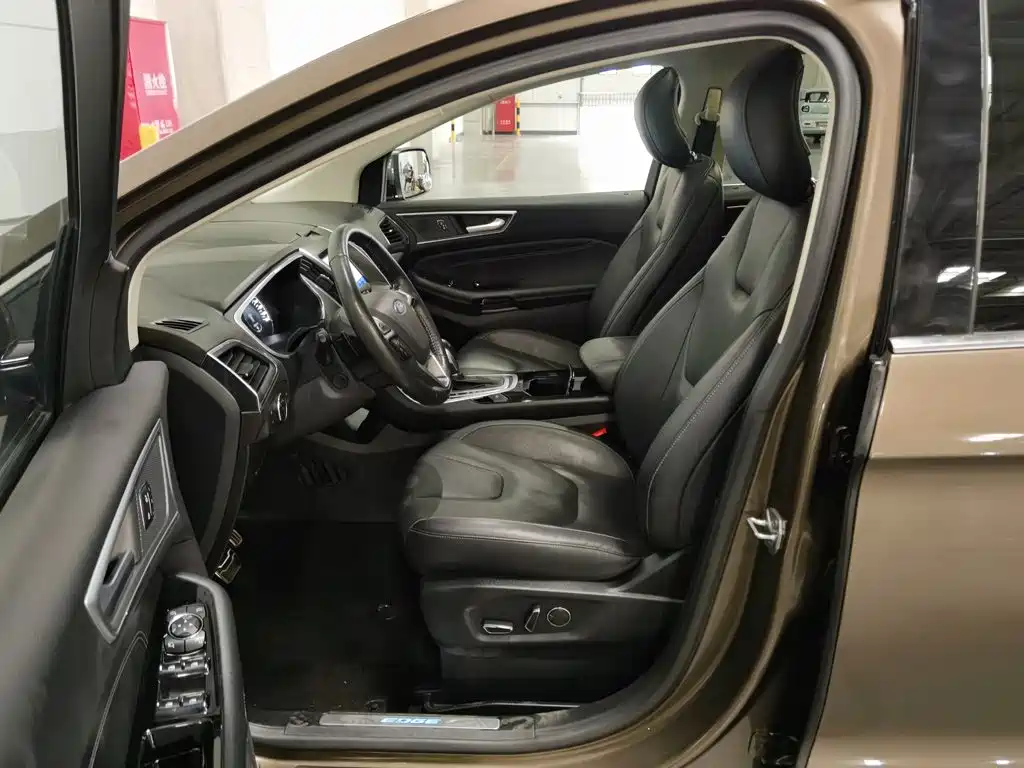 Ford Edge — фото 10