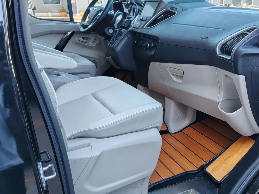 Ford Tourneo — фото 4