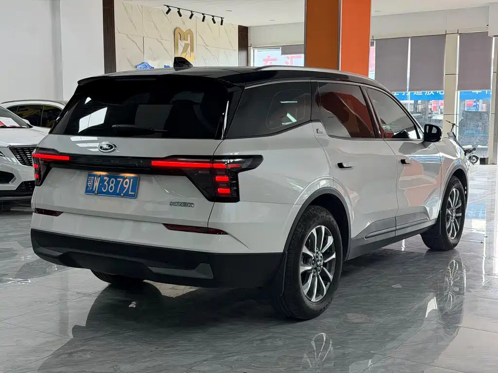 Ford Edge — фото 19
