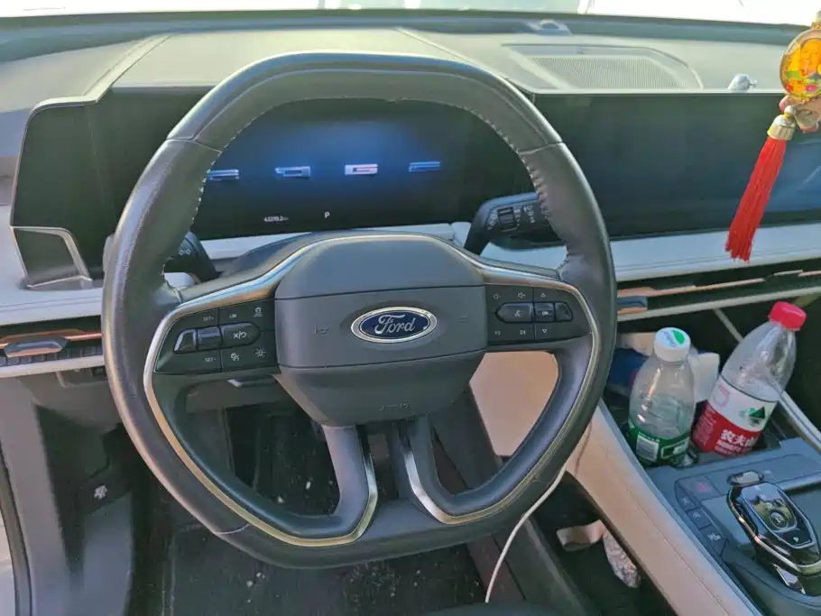 Ford Edge — фото 15