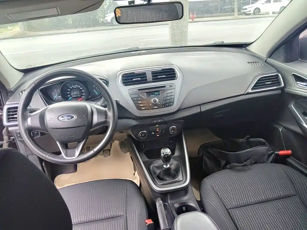 Ford Escort — фото 10
