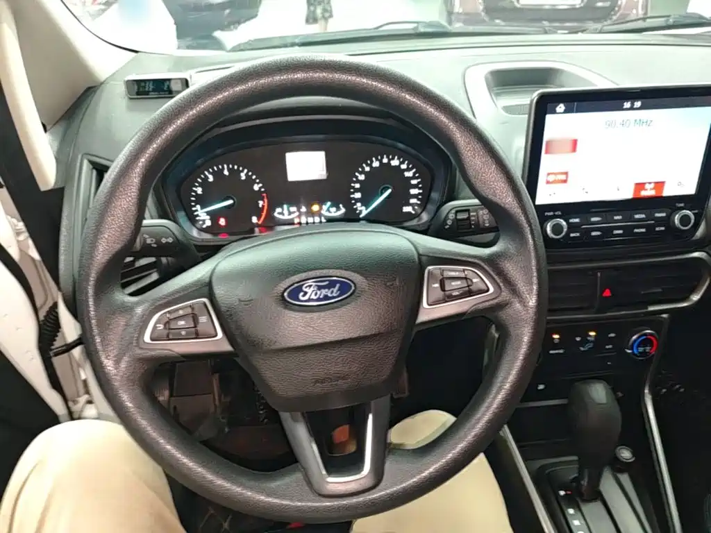 Ford Ecosport — фото 11