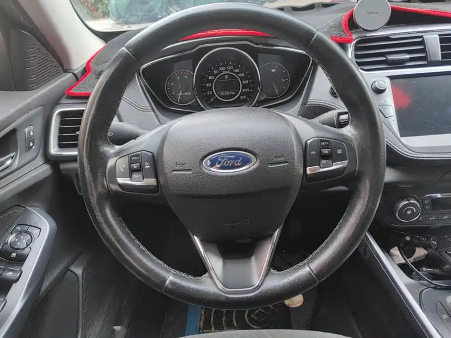Ford Escort — фото 15