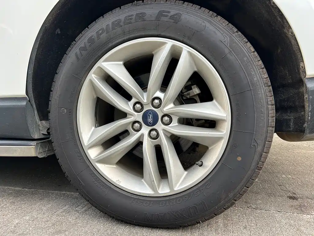 Ford Edge — фото 23