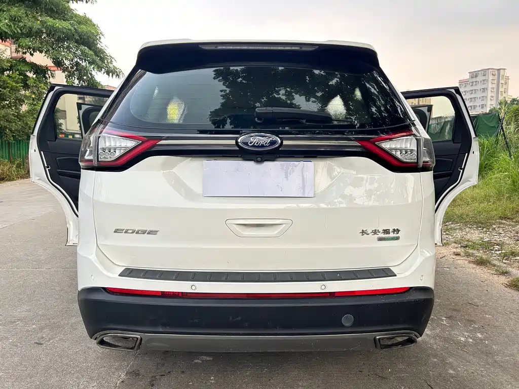 Ford Edge — фото 5