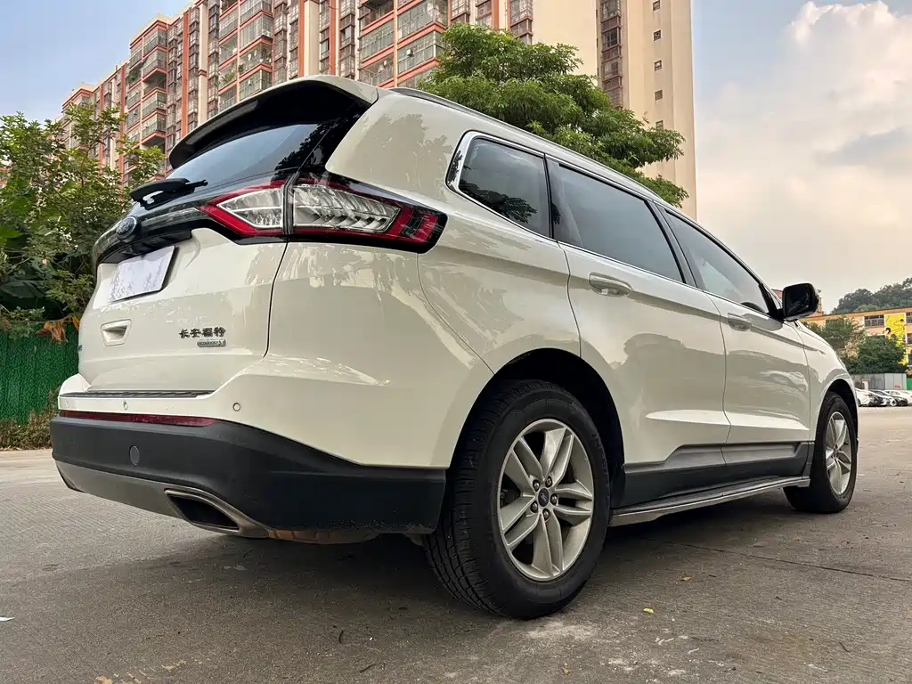 Ford Edge — фото 7