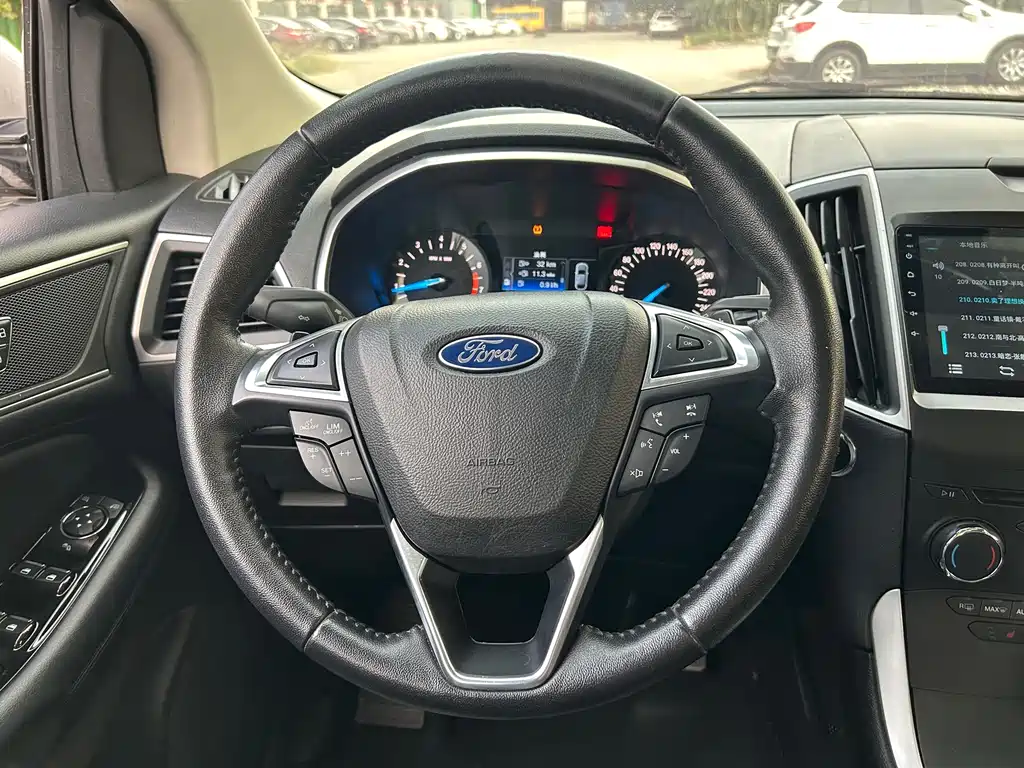 Ford Edge — фото 9
