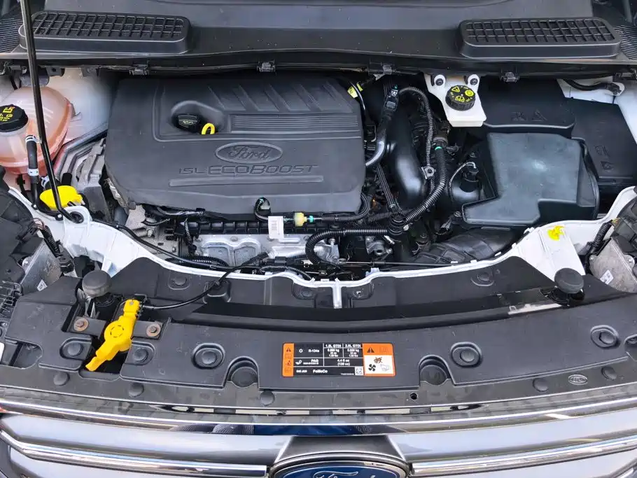 Ford Kuga — фото 10