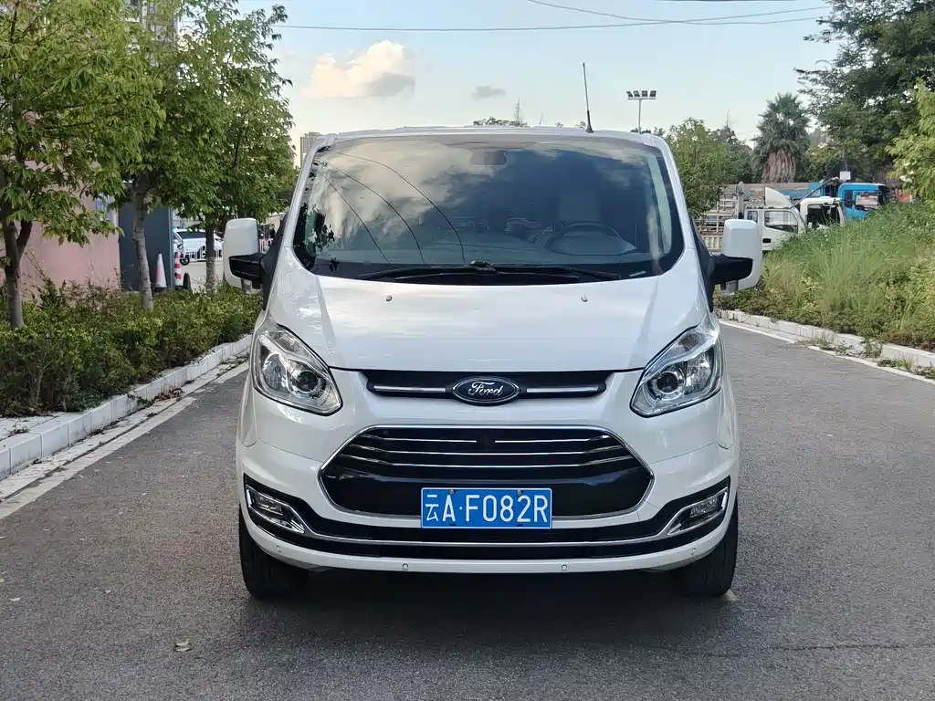 Ford Tourneo — фото 2