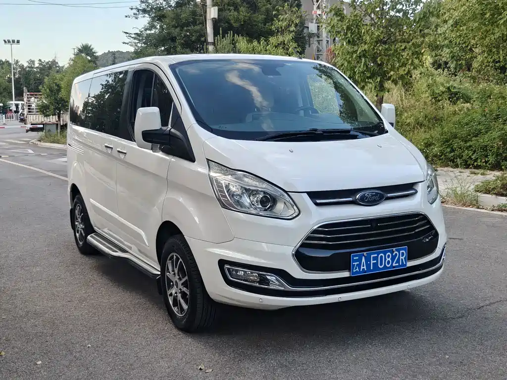 Ford Tourneo — фото 3