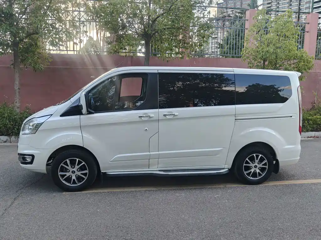 Ford Tourneo — фото 4