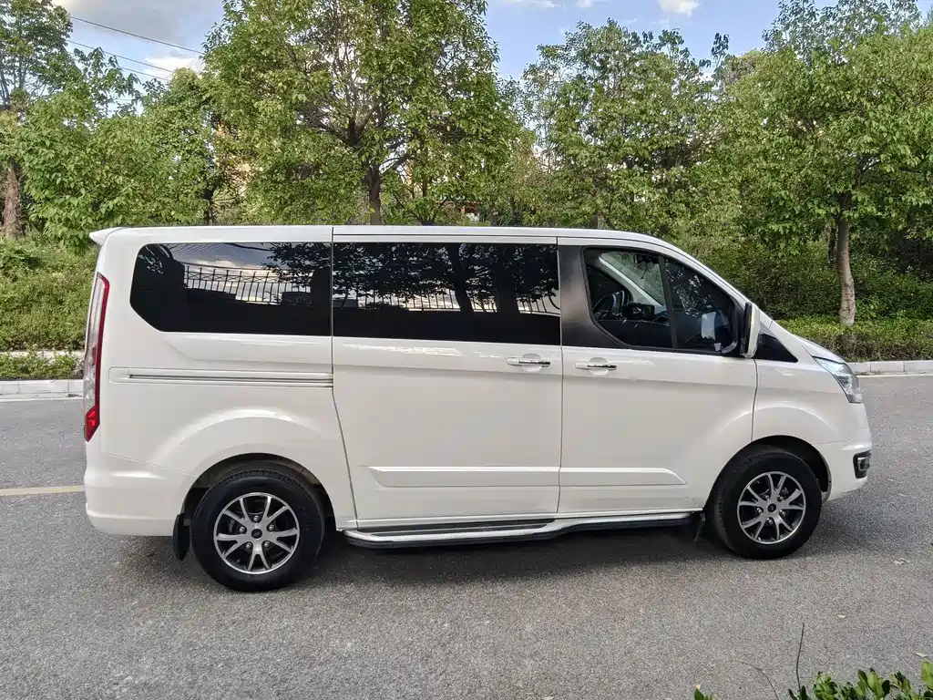Ford Tourneo — фото 5