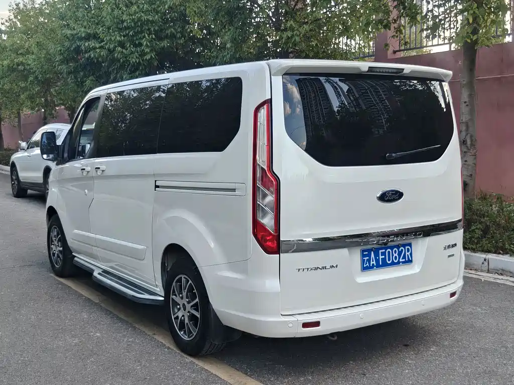 Ford Tourneo — фото 7
