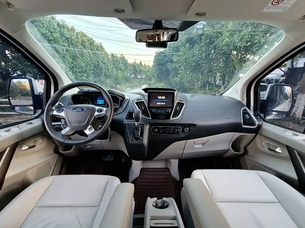 Ford Tourneo — фото 10
