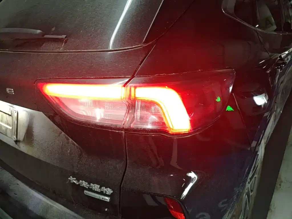 Ford Escape — фото 8