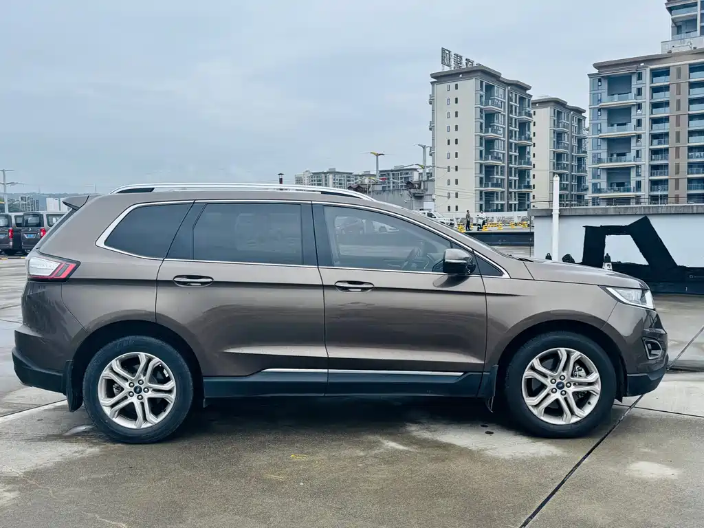 Ford Edge — фото 7