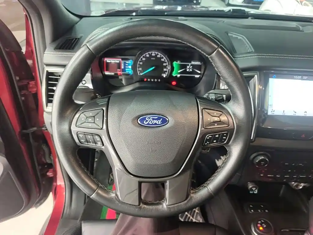 Ford Everest — фото 11