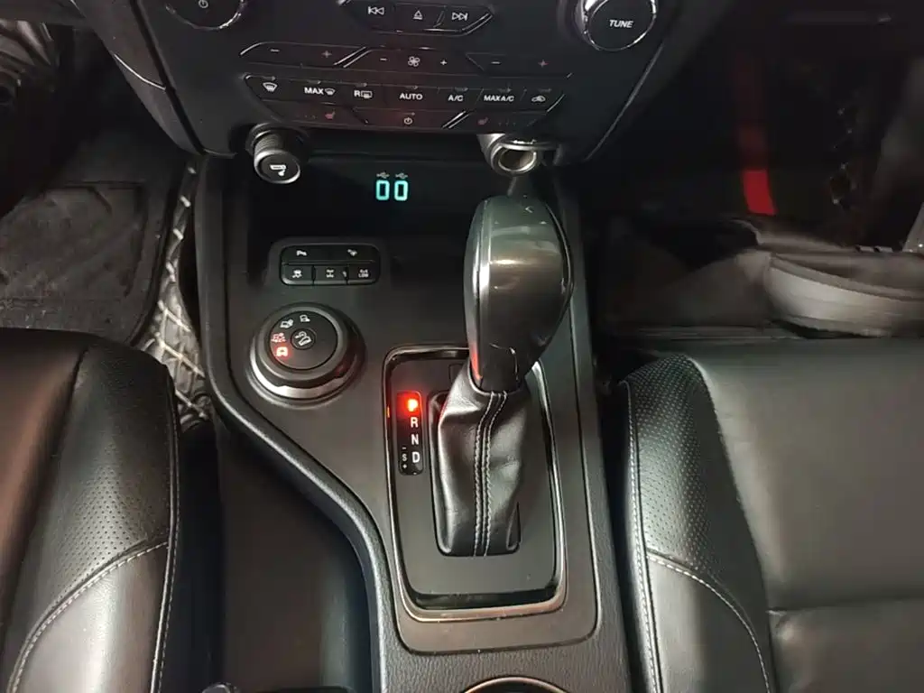 Ford Everest — фото 14