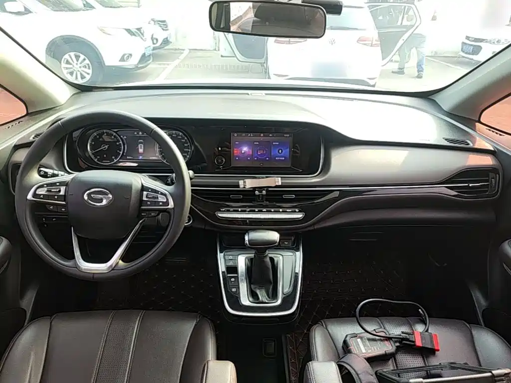 GAC Motor Trumpchi M6 — фото 10