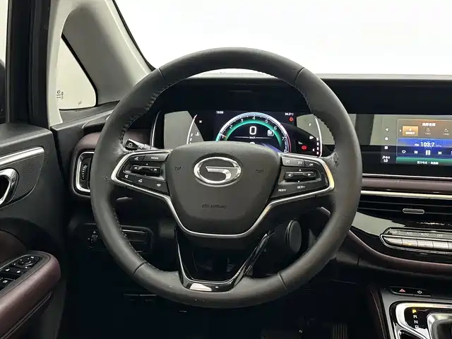 GAC Motor Trumpchi M6 — фото 11