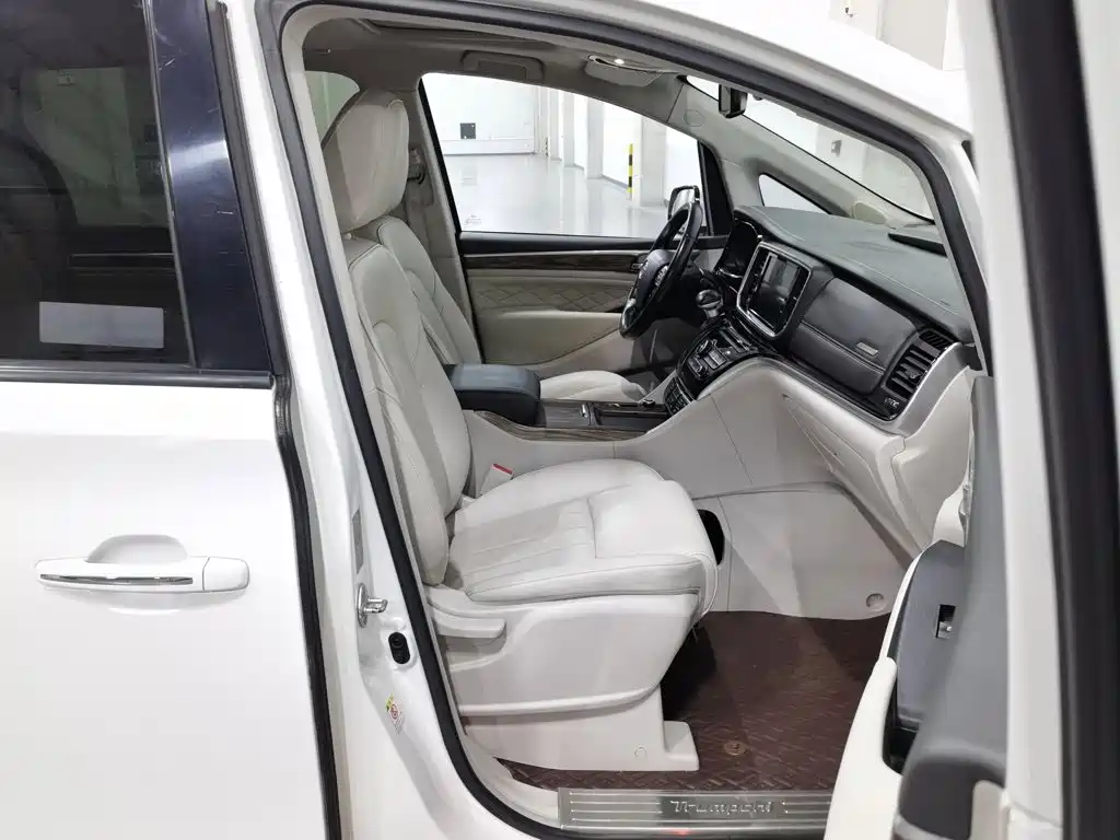 GAC Motor Trumpchi M8 — фото 23