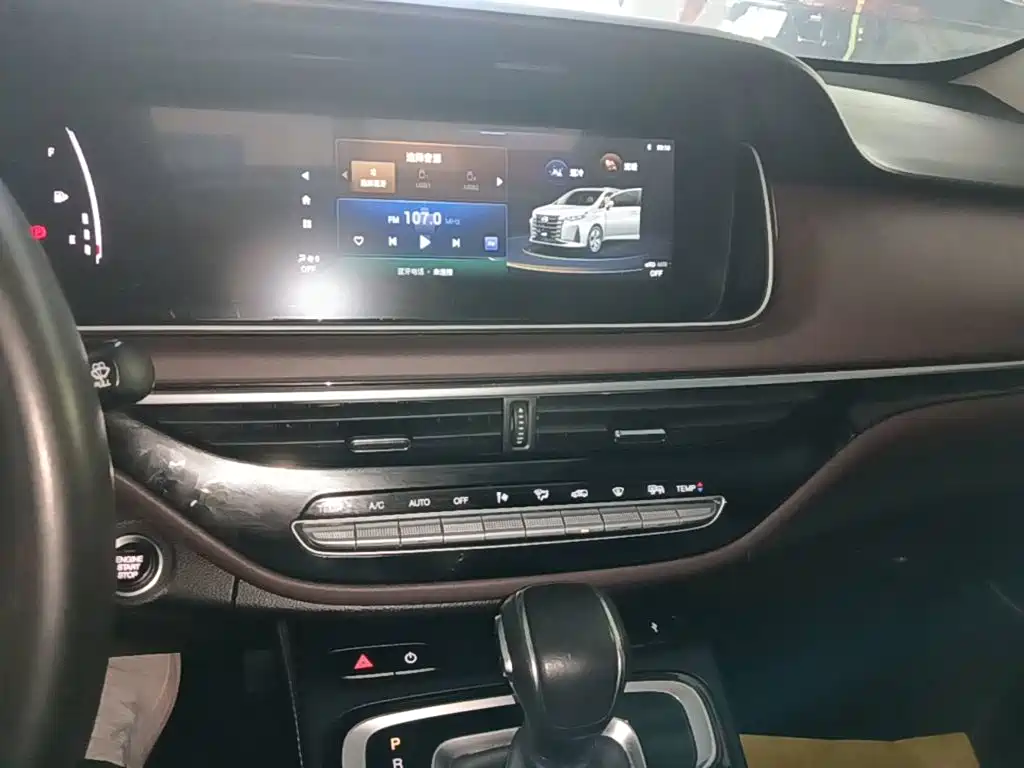 GAC Motor Trumpchi M6 — фото 13