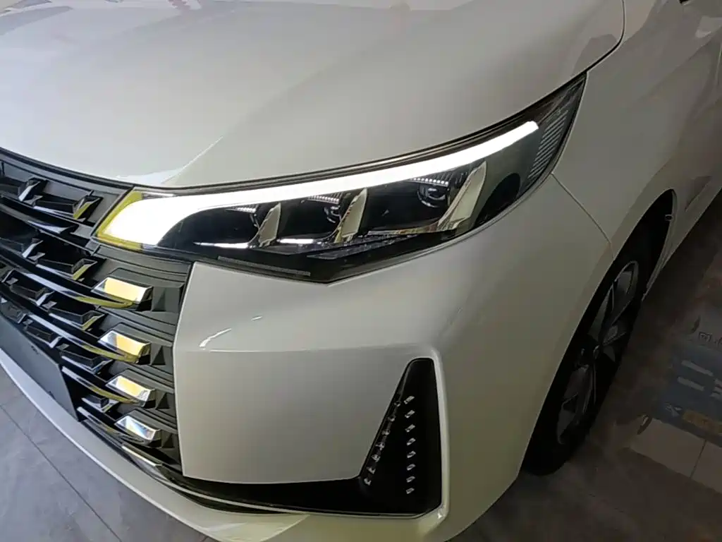 GAC Motor Trumpchi M6 — фото 24