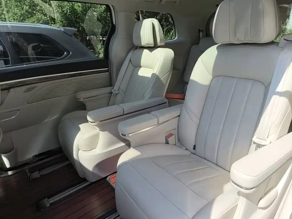 GAC Motor Trumpchi M8 — фото 17