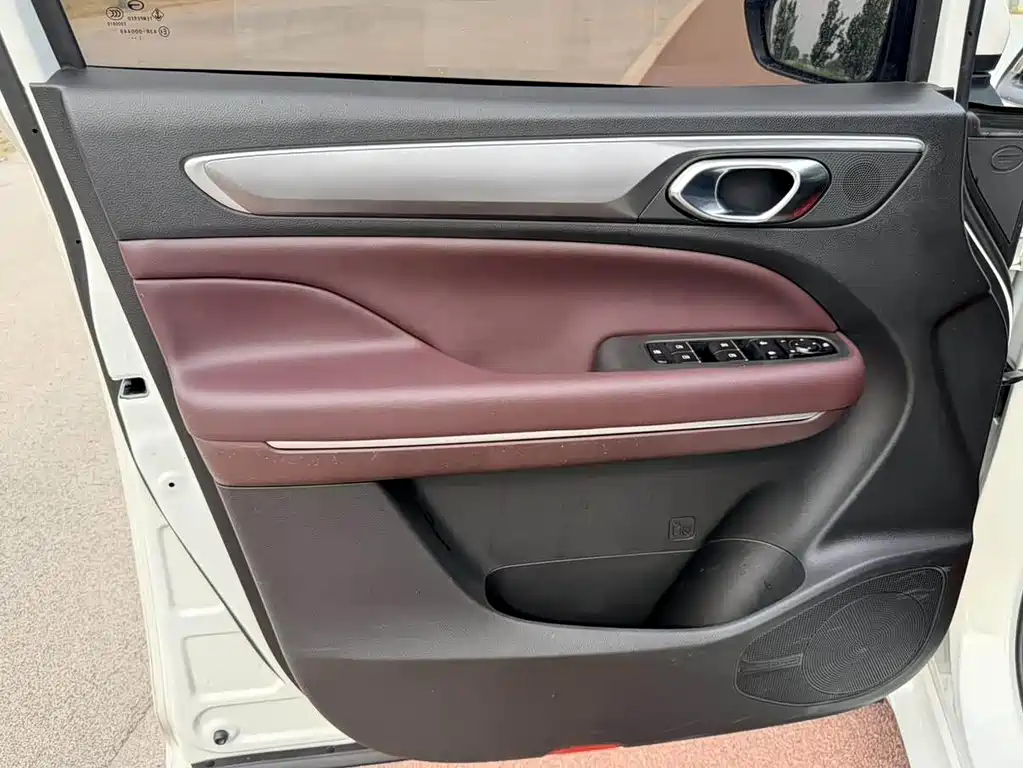GAC Motor Trumpchi M6 — фото 11