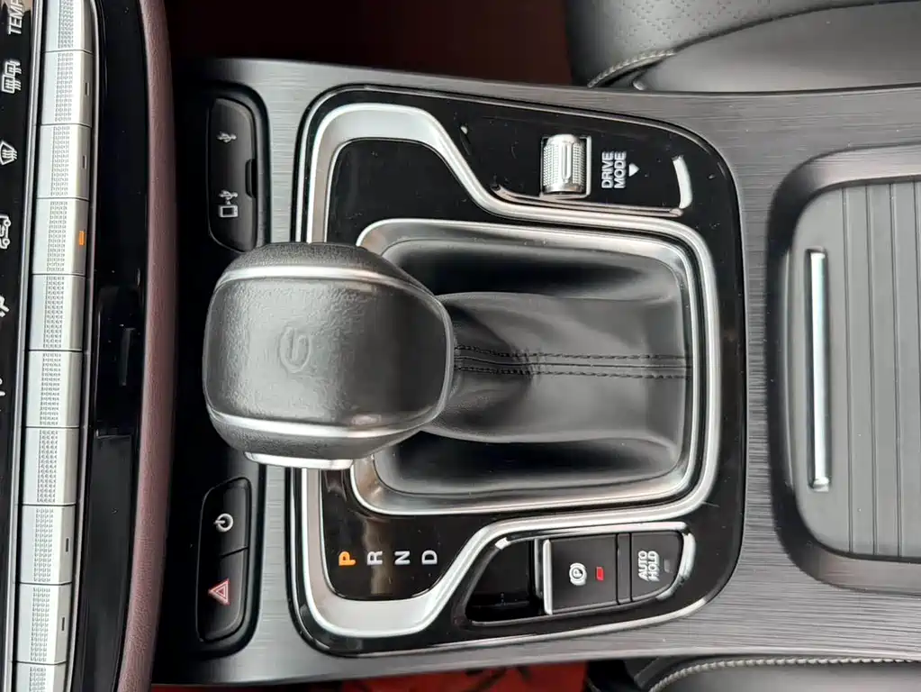 GAC Motor Trumpchi M6 — фото 18