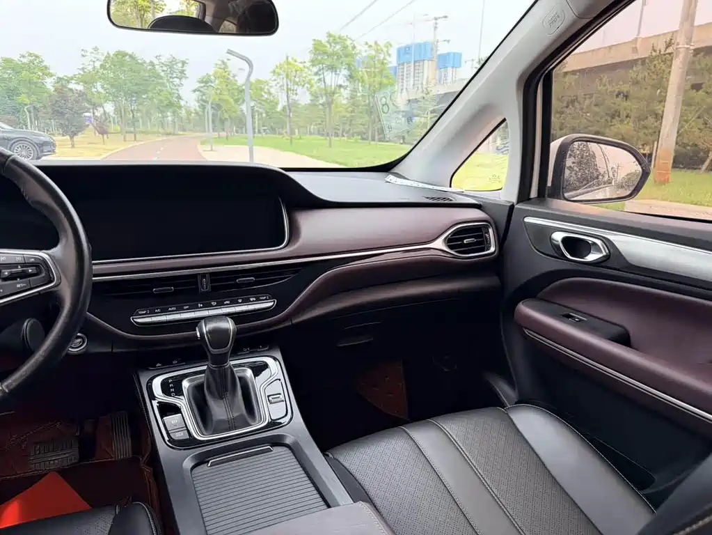 GAC Motor Trumpchi M6 — фото 19