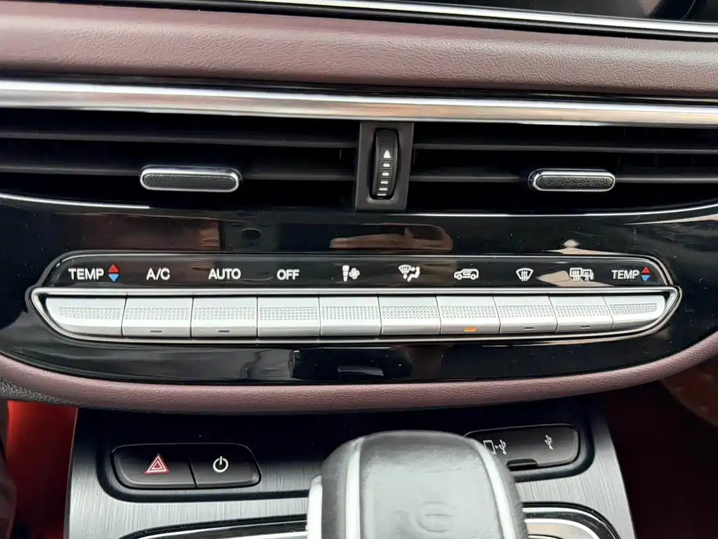 GAC Motor Trumpchi M6 — фото 25