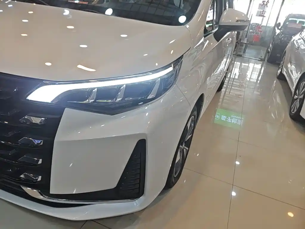 GAC Motor Trumpchi M6 — фото 24