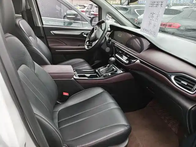 GAC Motor Trumpchi M6 — фото 18