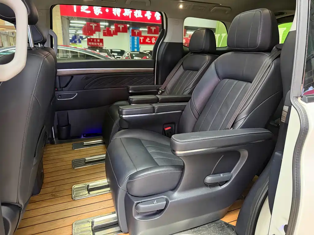 GAC Motor Trumpchi M8 — фото 10