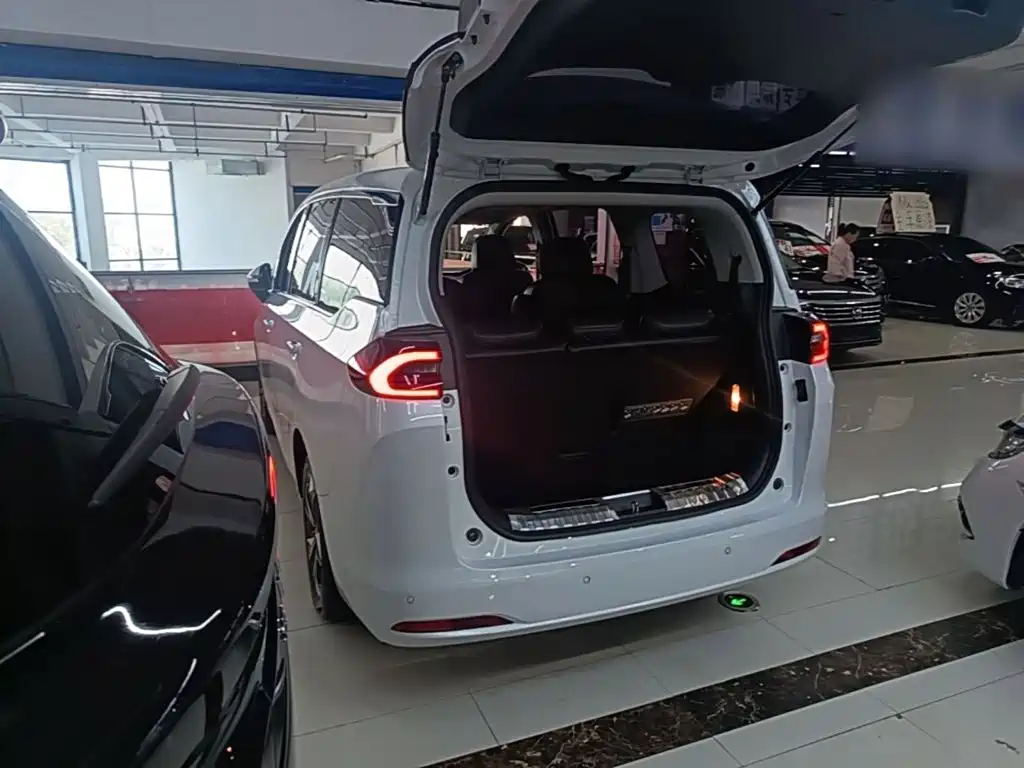 GAC Motor Trumpchi M6 — фото 5