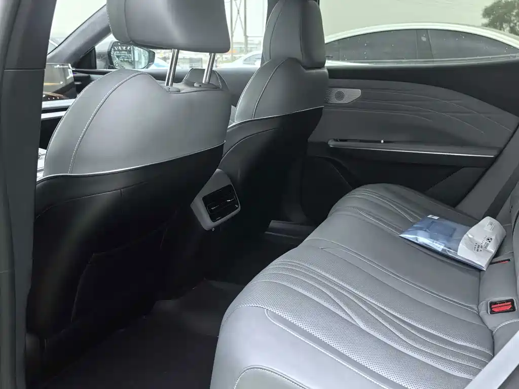 Galaxy Galaxy E8 — фото 4