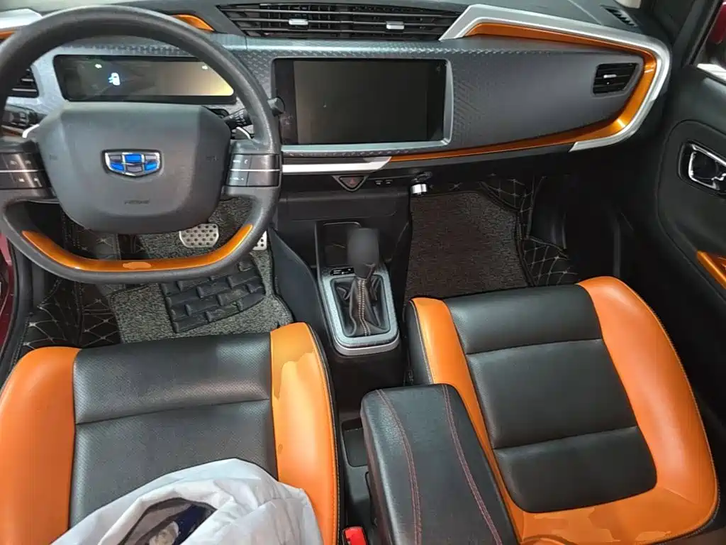 Geely Vision X1 — фото 10