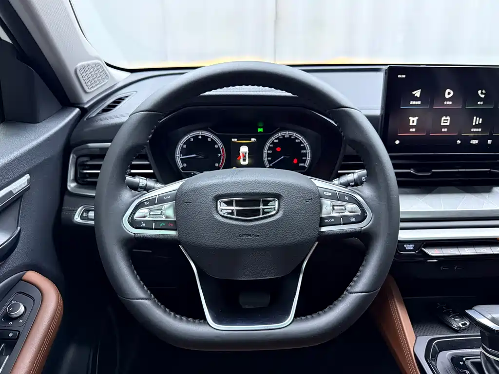 Geely Vision X6 — фото 8