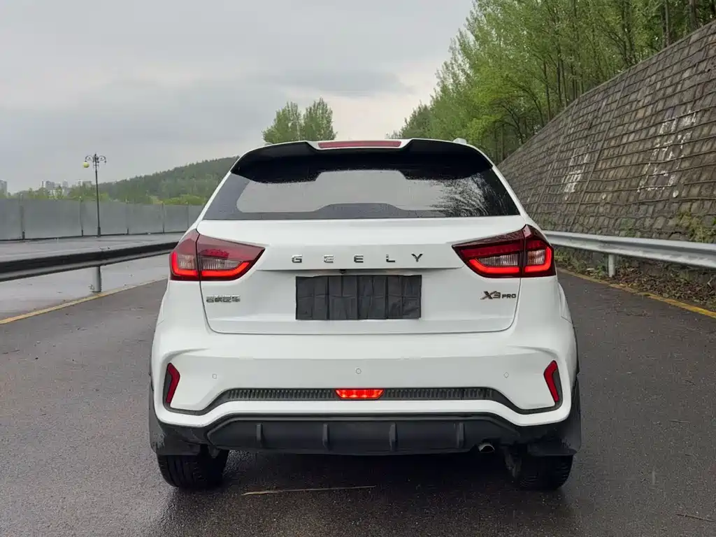 Geely Vision X3 — фото 8