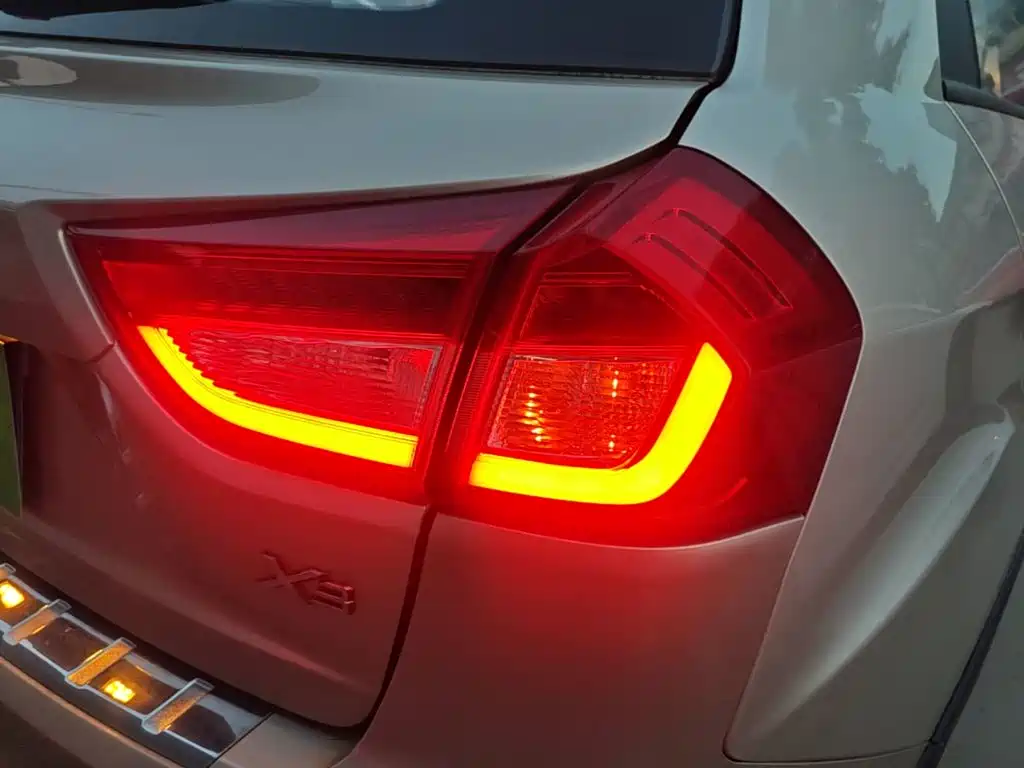 Geely Vision X3 — фото 8