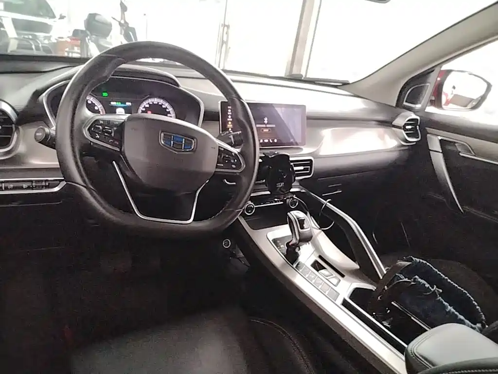 Geely Binyue — фото 10