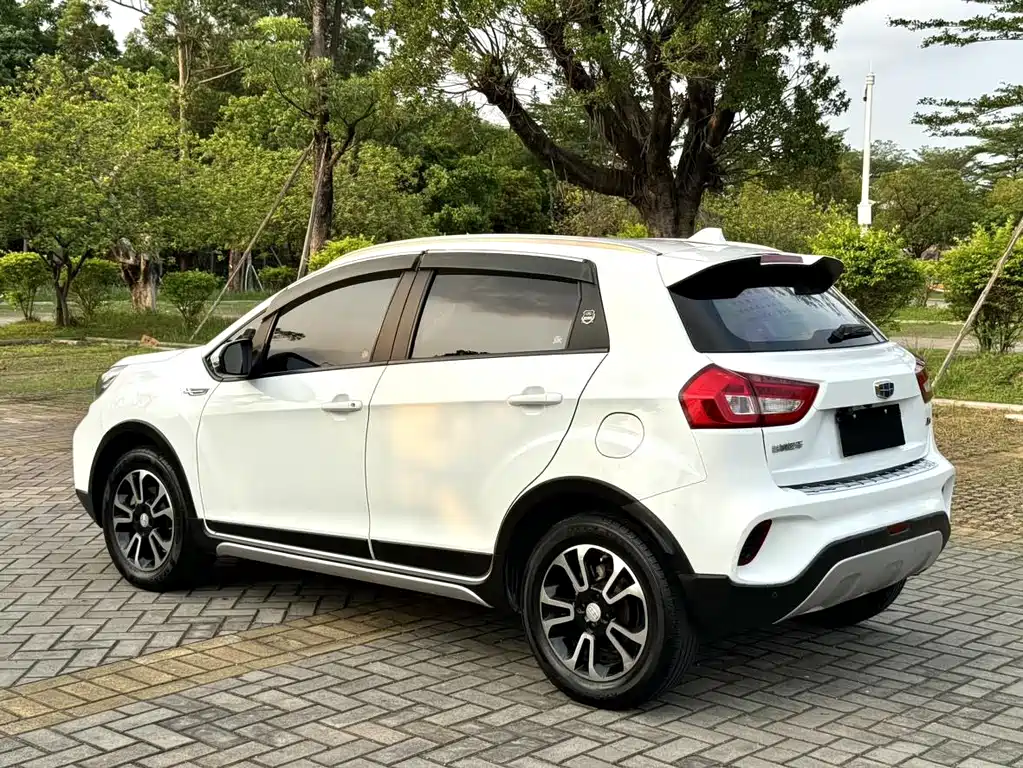Geely Vision X3 — фото 14