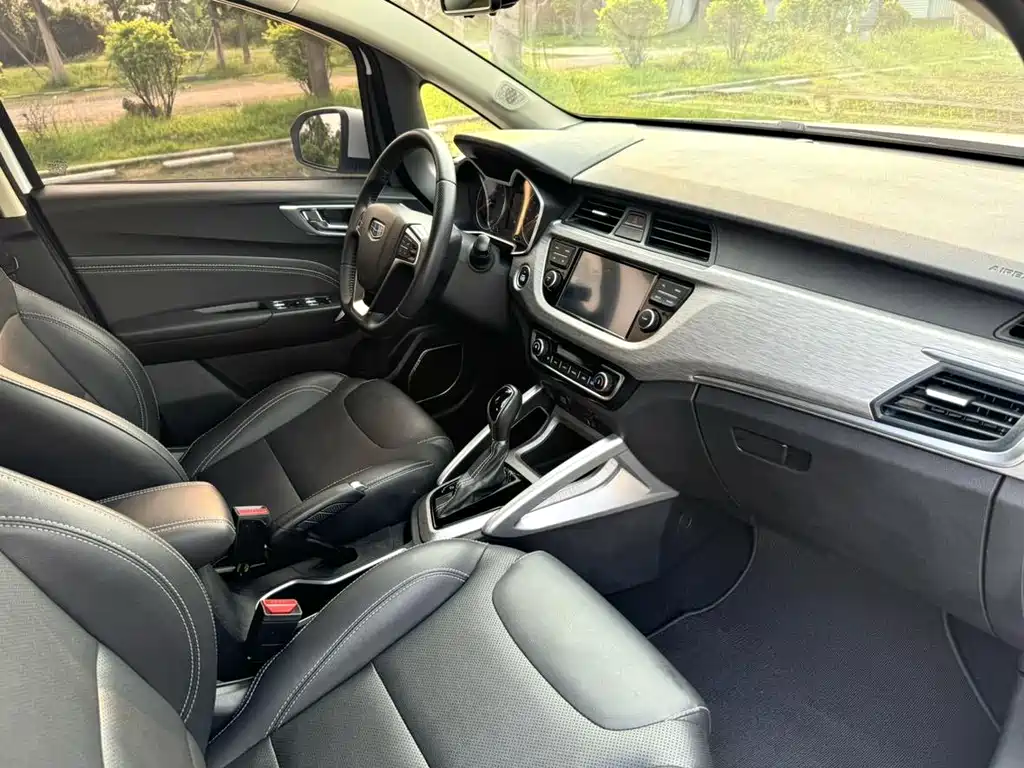 Geely Vision X3 — фото 8