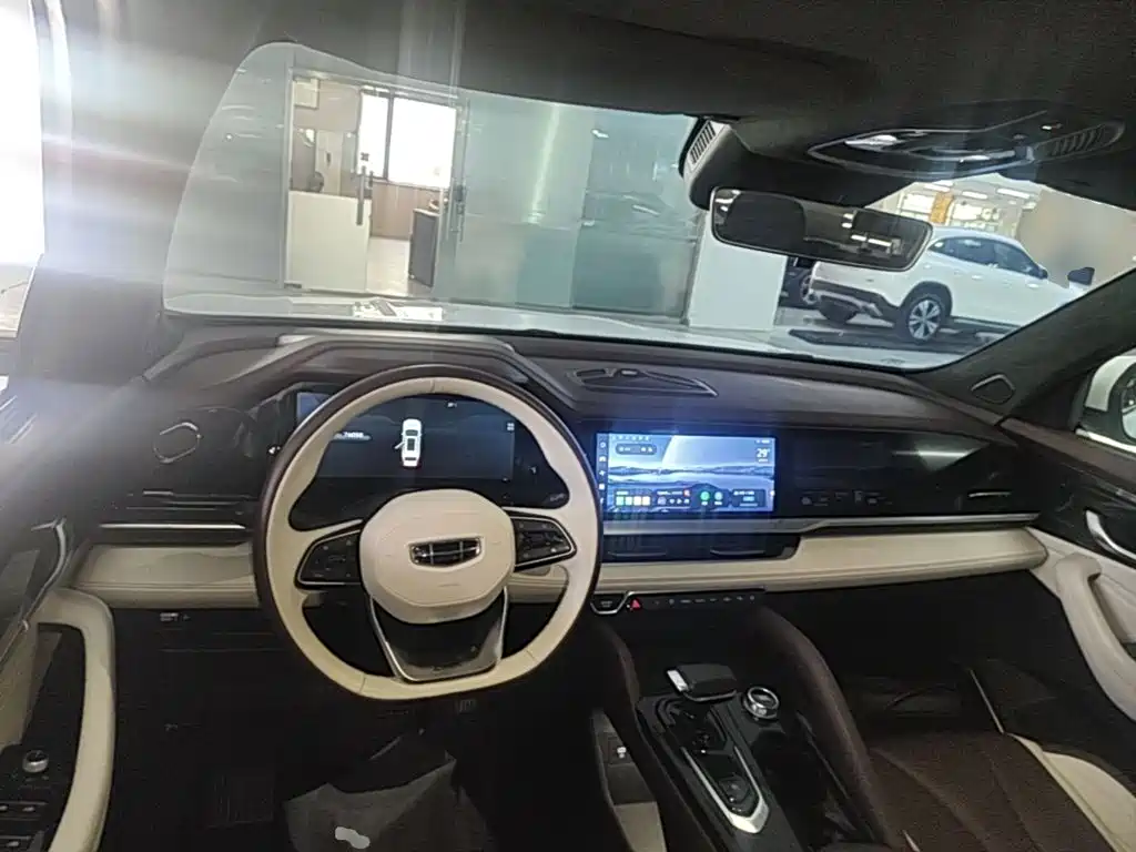 Geely Xingyue L — фото 10